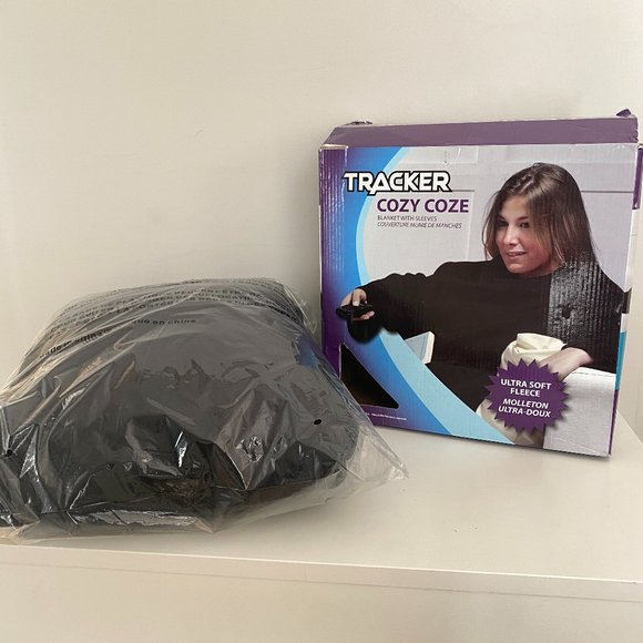 Snuggly - Brand New - Fleece Blanket with Sleeves - Tracker Cozy Coze - Picture 1 of 5